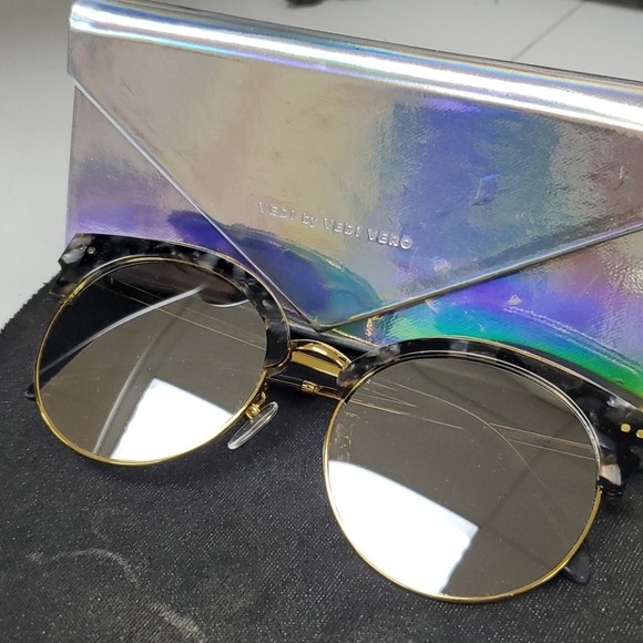 VEDI VERO Sunglasses - Picture 4 of 6